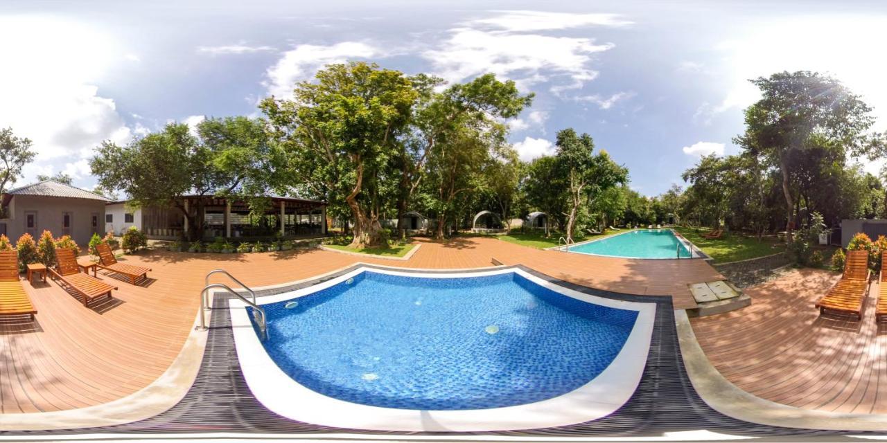 Nivadoo Resort Sigiriya Exteriér fotografie A 360° image of the swimming pool at the resort