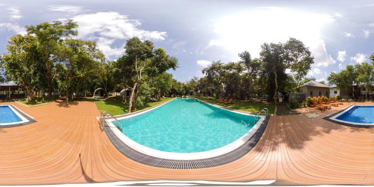 Nivadoo Resort Sigiriya Exteriér fotografie A 360° image of a swimming pool